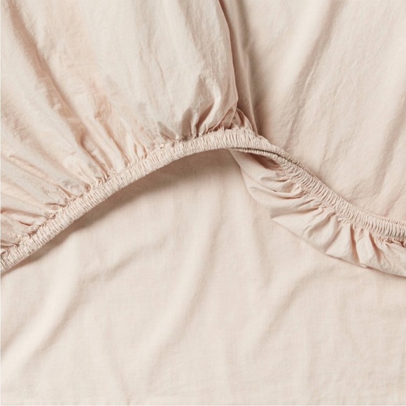 King 250 Thread Count Organic Percale
Sheet Set Peach Chambray - Threshold - Picture 5 of 6